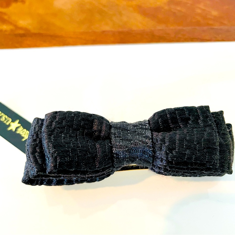 L. ERICKSON USA
PETITE BOW BARRETTE -
SILK in black